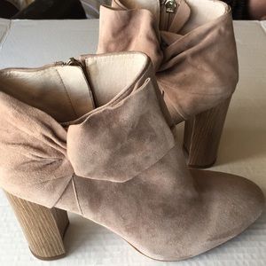 Louise et Cie Suede Heel Ankle Boots Booties Beige Sz 9M Bow Zip